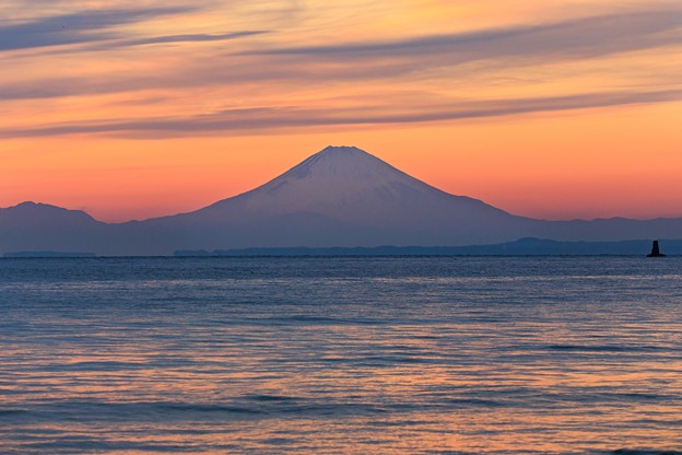 岩井海岸の夕焼けと富士　その３