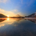 Photos: 精進湖にて　日の出
