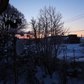 日の出前の雪景