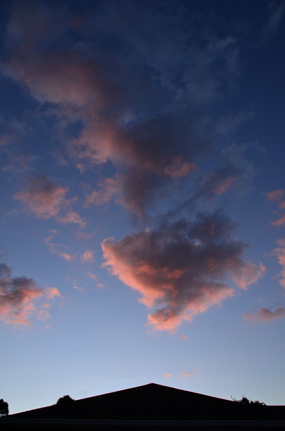 Photos: 屋根の上の夕焼け雲　その2