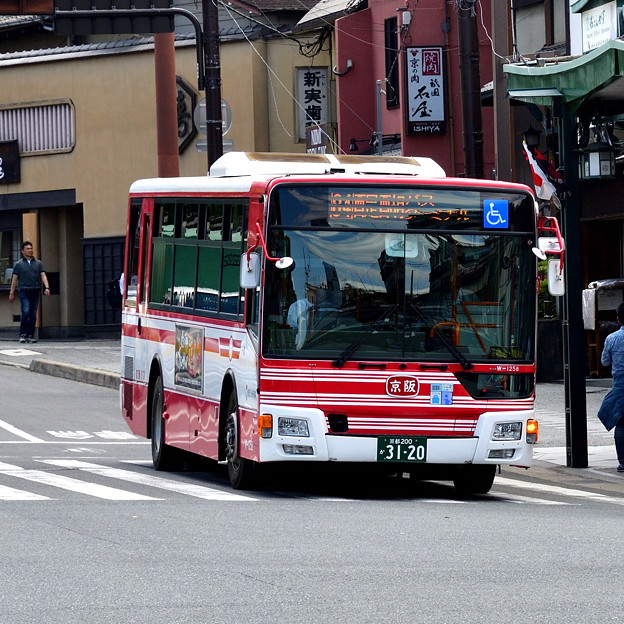 2017_0504_120503　W-1258　京阪バス