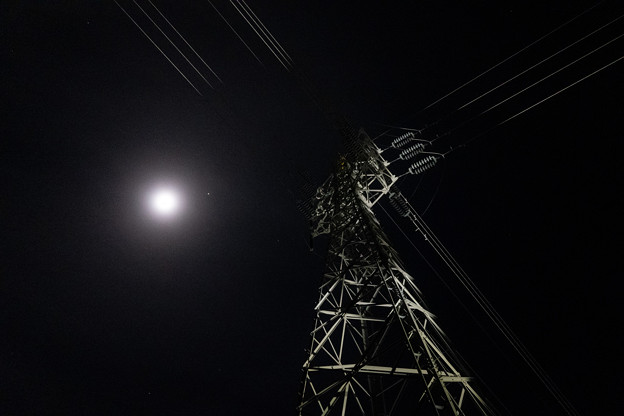 鉄塔と月