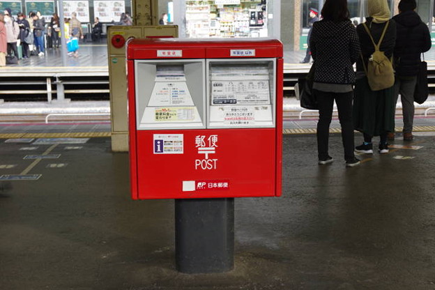 Photos: s2238_京都駅2-3番ホームの郵便ポスト