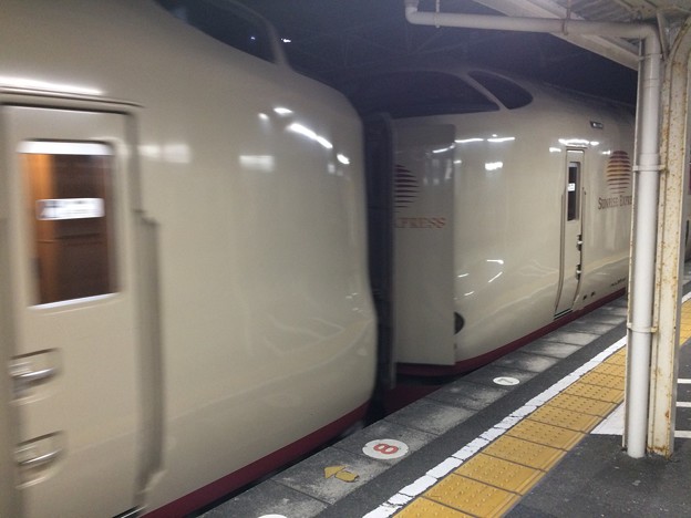 Photos: 沼津駅にサンライズが到着５