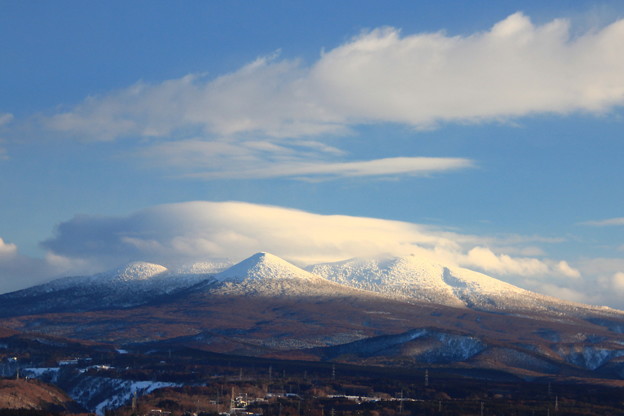 レンズ雲と八甲田山