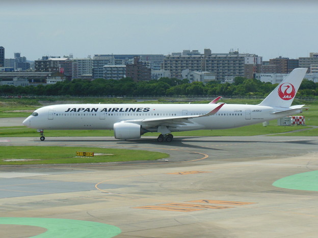 JAL  A350  JA10XJ  1