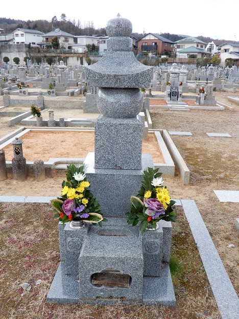 井〇先生の墓