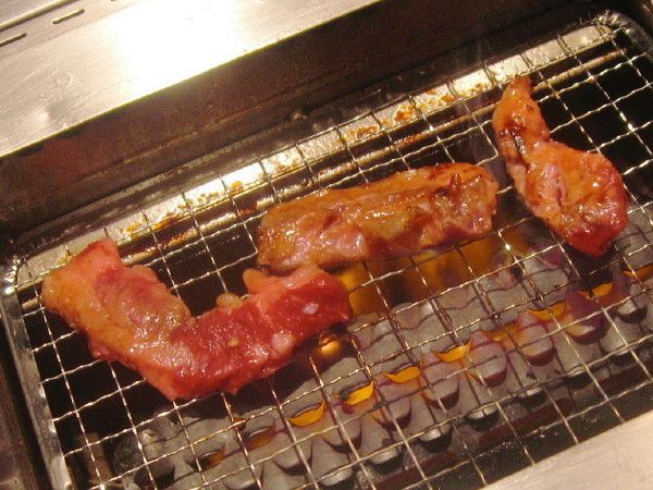 焼ける肉