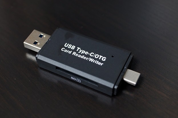 2021.06.24　机　USB3.0 SDカードリーダー  Micro SD SDカード
