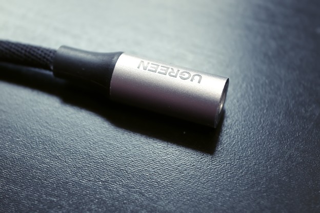 2022.04.08　机　UGREEN 3.5mmイヤホン変換ケーブル USB DAC