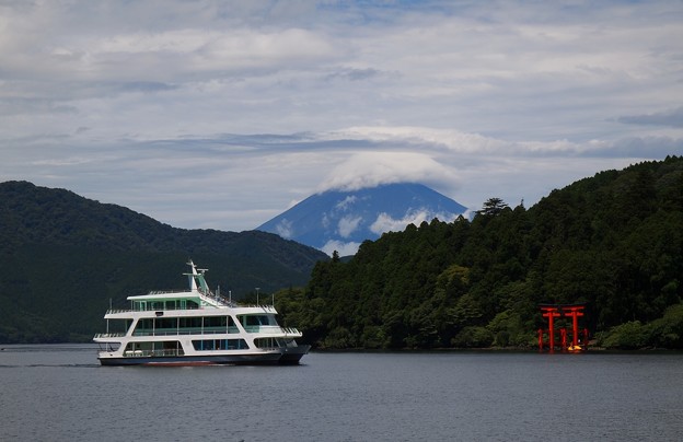 富士のお山と遊覧船