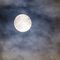 Photos: 雲の向こう月の彼方