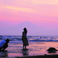 Photos: 190526_69F_富士山の前で・上手く撮ってね・S18200(片瀬西浜) (10)
