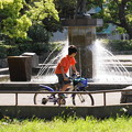 Photos: 180504_54_噴水の前を・S18200・α60(公園) (16)