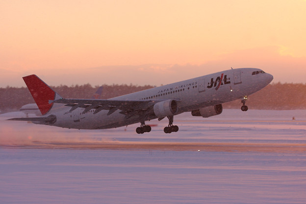 A300B-622R JA014D 吹雪が止んでtakeoff 2011