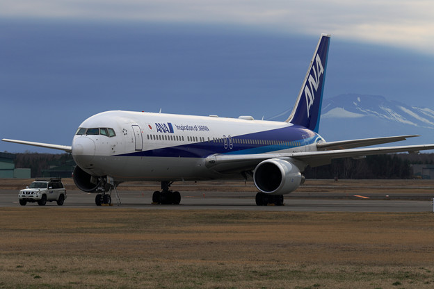Photos: Boeing 767 JA617A stay