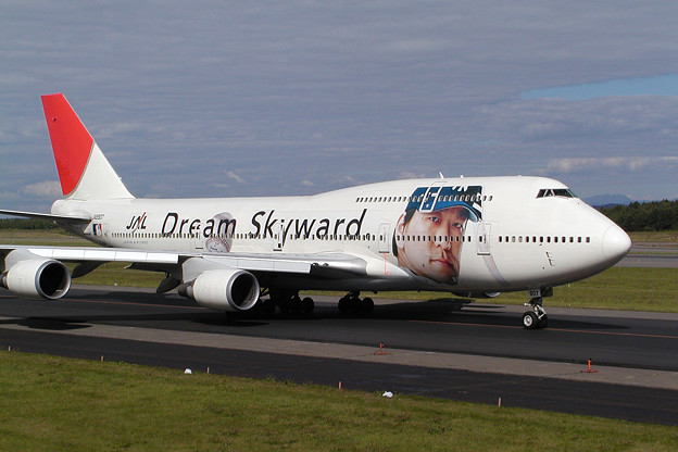 B747-446 JA8907 JAL Dream Skyward 2003