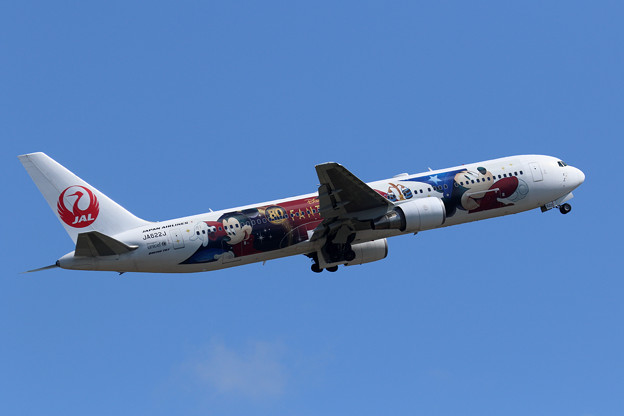 Photos: Boeing 767 JAL JA622J Rwy19R takeoff