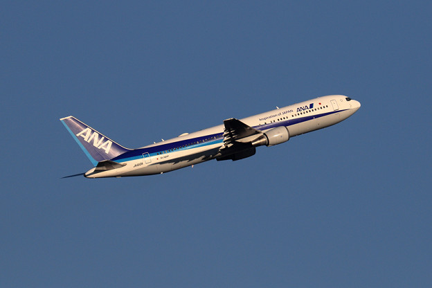 Photos: Boeing 767 JA610A ANA takeoff