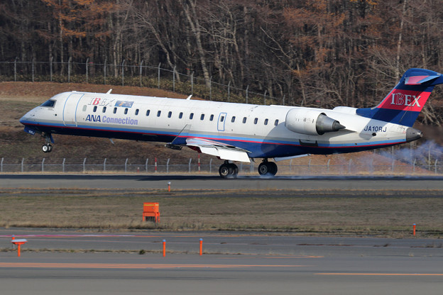 Bombardier CRJ700 IBEX touchdown