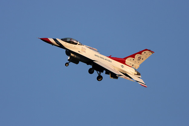 Photos: F-16 Thunderbird #7 approach 2009.1013