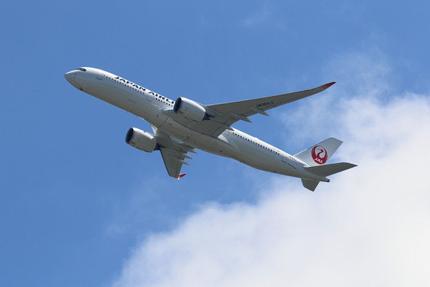 A350-900 JAL JA16XJ takeoff