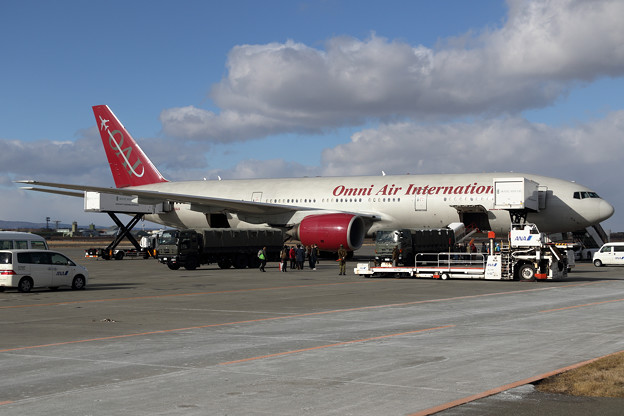 Boeing 777-200 N819AX Omni Air International