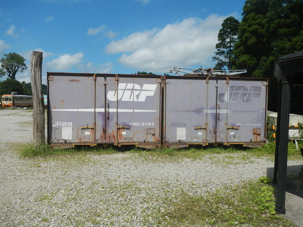 (containers abandoned)