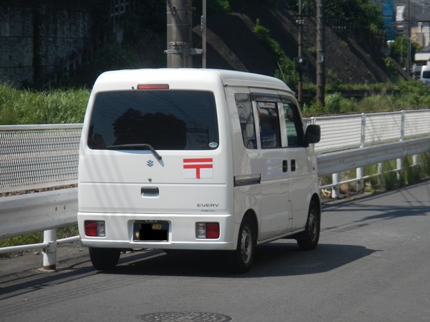 Suzuki Every (K-car) with consigned mail