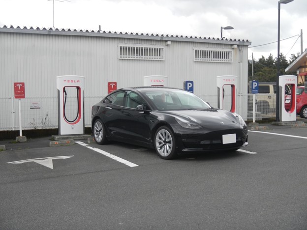 Tesla in charging @ Komeda Gotemba
