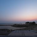 日没後の海辺の公園