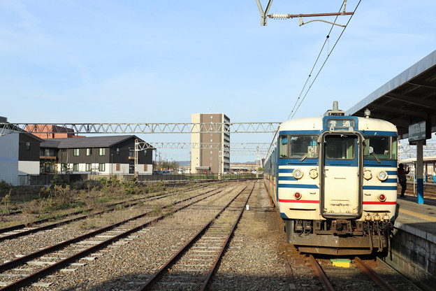 柏崎駅の側線と越後線１１５系