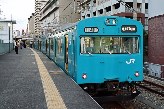 和田岬線１０３系