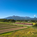 Photos: 妙高山と国鉄車