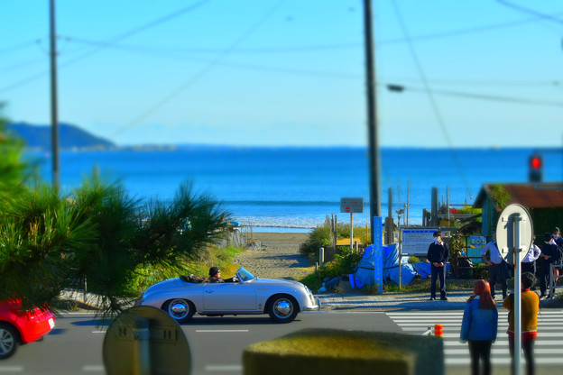 海岸通りのオープンカー