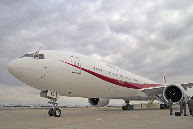 政府専用機　Boeing 777-300 (80-1112)