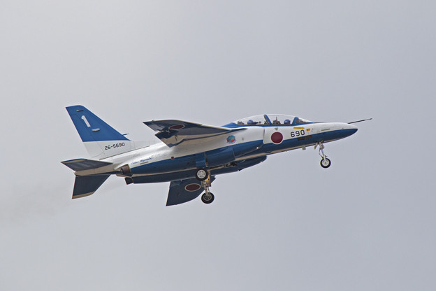 ブルーインパルス　Kawasaki T-4 (26-5690)