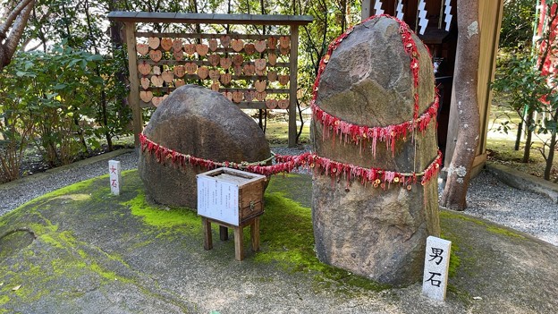 葛原岡神社（鎌倉市）縁結び石