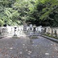 Photos: 光明寺（鎌倉市）良忠上人墓（中央）