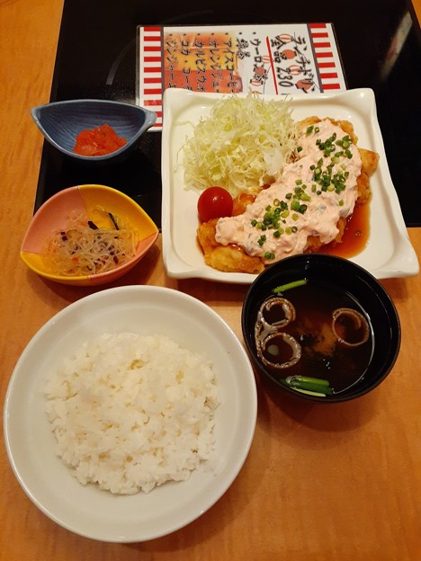 宮崎 鶏南蛮ランチ ごはん 味噌汁 おかわり自由 小鉢二種
