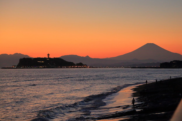 Photos: 江の島と富士山