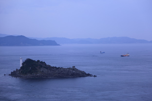 Photos: 小さな島  　鳴門海峡