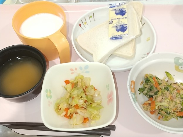 １２月２６日朝食(ツナとブロッコリーの炒め物) #病院食