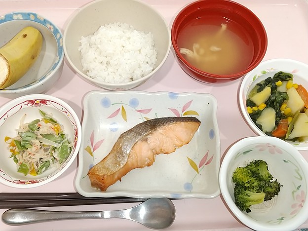 ３月２８日昼食(鮭のバター醤油焼き) #病院食