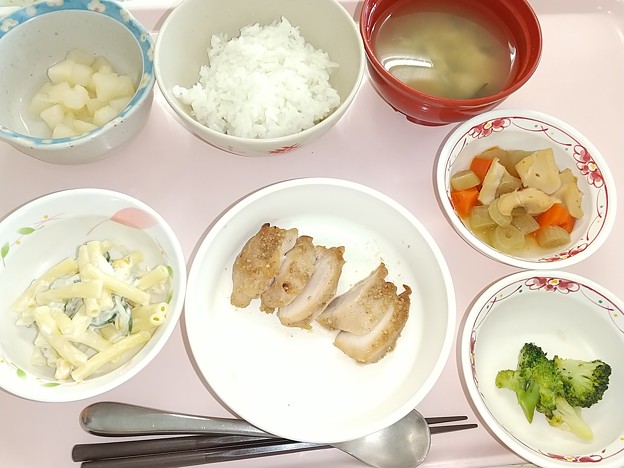 ４月１日昼食(鶏肉のごま醤油焼き) #病院食