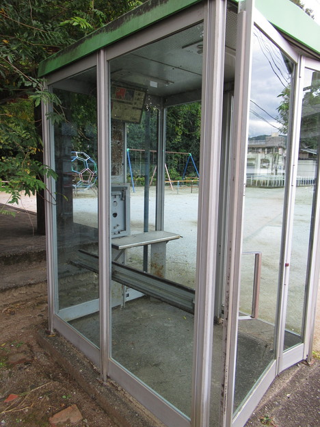 Photos: 電話のない電話ボックス