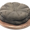 Photos: 2100年くらい前の炭化したパン
