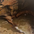 鍾乳洞の滝
