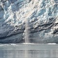 氷河の滝