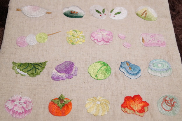 Photos: 和菓子を刺繍する